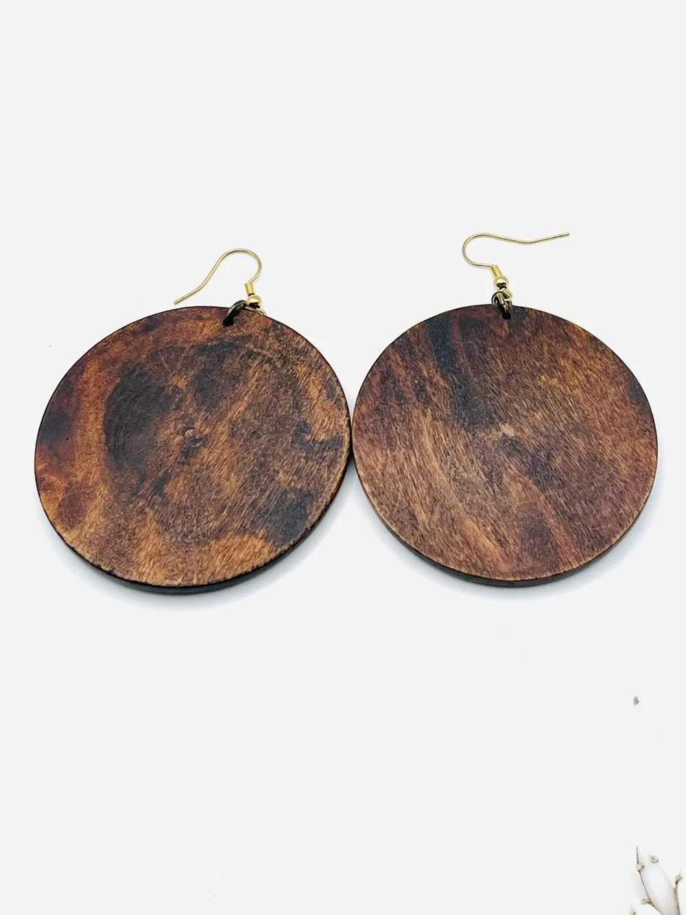 Vtg Boho Round Dark Brown Engraved Wooden Drop Dangle Earrings Floral Wreath
